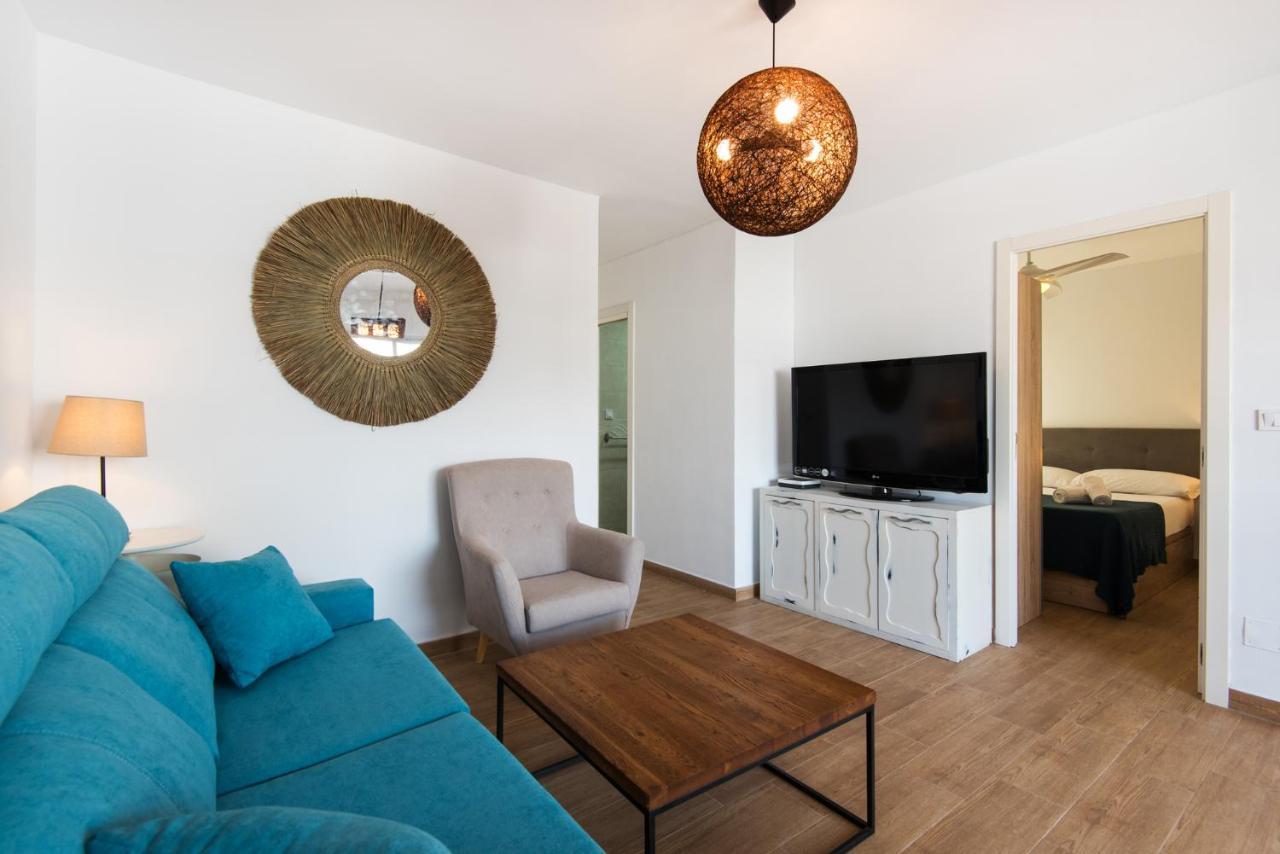 מאלגה The 7Th Corner, Hugh Apartment Ideal For Groups מראה חיצוני תמונה