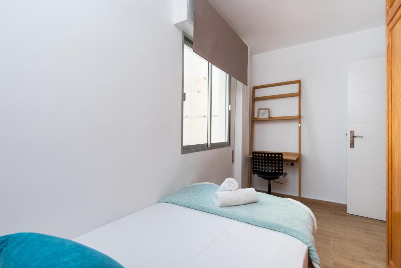מאלגה The 7Th Corner, Hugh Apartment Ideal For Groups מראה חיצוני תמונה